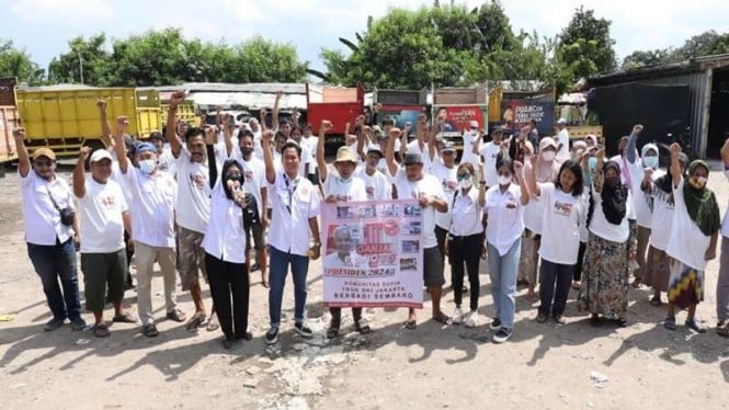 Komunitas sopir truk DKI Jakarta dukung Ganjar Pranowo bagikan sembako