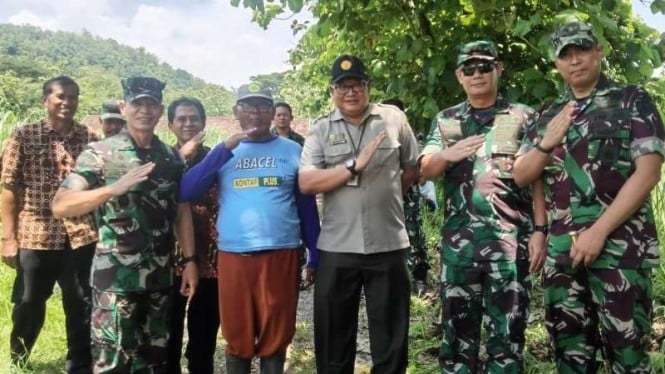 Direktur Tanaman Semusim dan Rempah, Ditjen Perkebunan, Kementan, Ardi Praptomo (baju abu-abu)