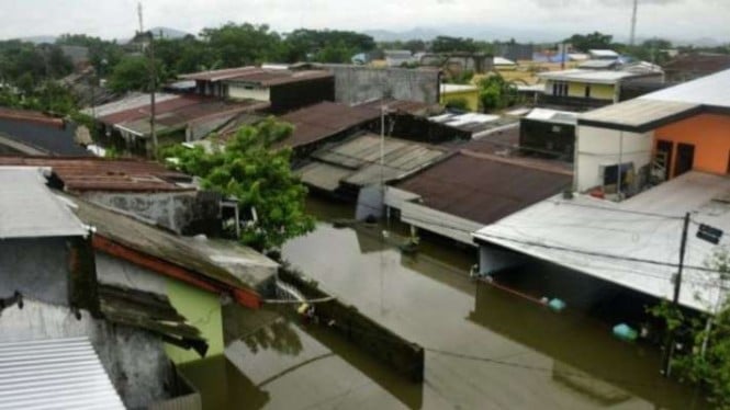 Rumah-rumah warga yang terendam banjir di Kecamatan Manggala, Makassar, Sulawesi Selatan, Minggu, 25 Desember 2022.