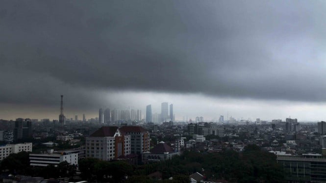 Cuaca mendung di Jakarta.