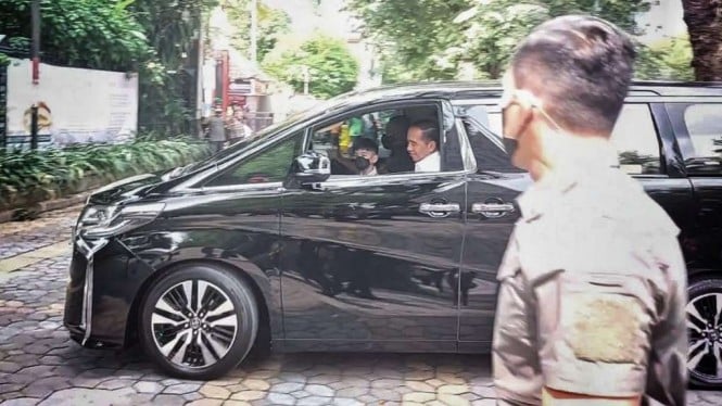 Presiden Joko Widodo Bersama Cucunya Jan Ethes