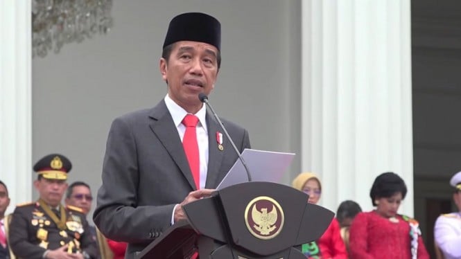 Presiden Jokowi menjadi Inspektur Upacara di HUT TNI ke 77