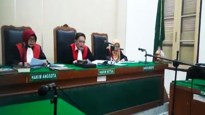 Majelis hakim Tipikor Medan menjatuhkan vonis bebas terhadap pengusaha Mujianto