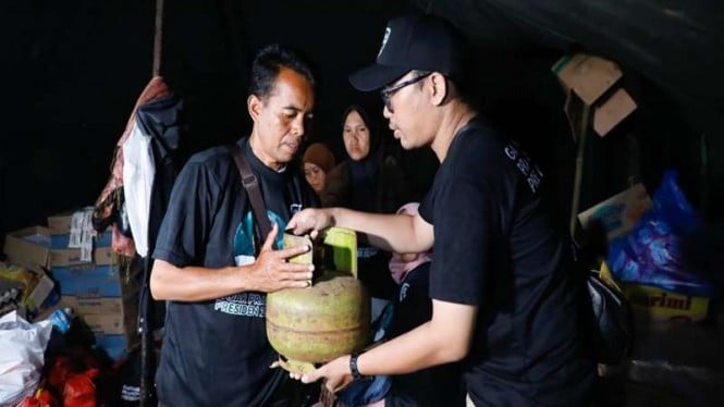 Kolaborasi Warteg (Kowarteg) Indonesia menyalurkan bantuan untuk korban gempa