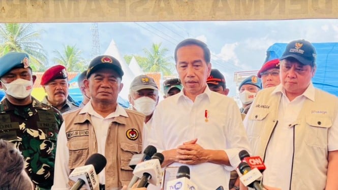 Keterangan pers Jokowi usai kunjungi lokasi gempa Cianjur, Senin 5 Desember 2022