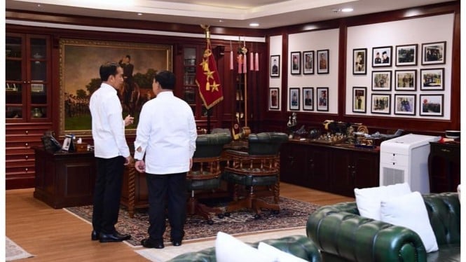 Presiden Jokowi sidak ke ruangan kerja Menhan Prabowo Subianto
