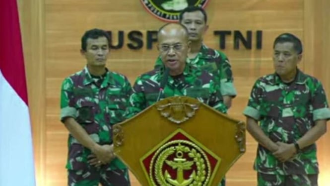 Kapuspen TNI Laksda Julius Widjojono Dalam Keterangan Persnya