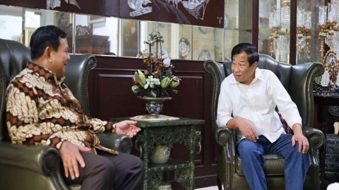 Menteri Pertahanan Prabowo Subianto bersama Agum Gumelar