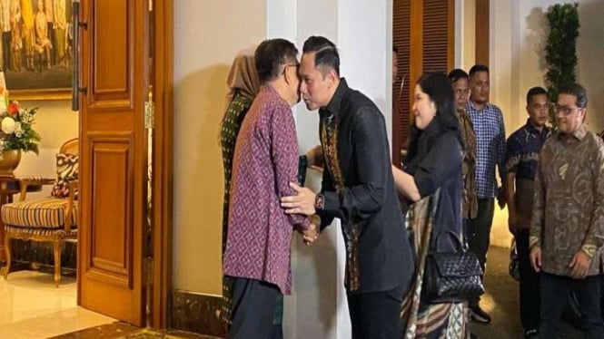 Ketum Partai Demokrat Agus Harimurti Yudhoyono (AHY) kunjungi mantan Wapres Jusuf Kalla.