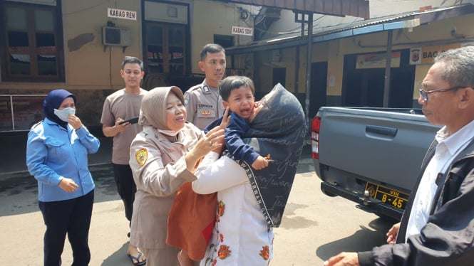 Polres Cirebon Kota mempertemukan anak yang hilang dengan orang tuanya