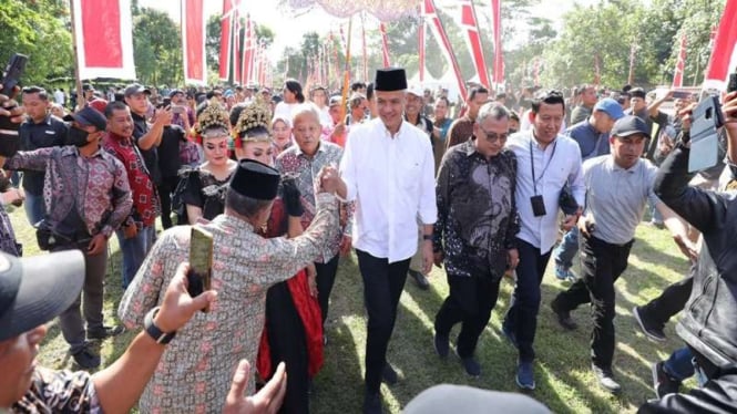 Ganjar Pranowo menghadiri halalbihalal kepala desa se-Jawa Barat