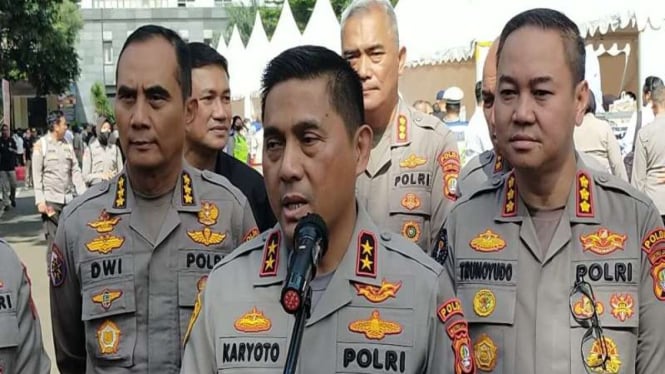 Kapolda Metro Jaya, Inspektur Jenderal Polisi Karyoto.