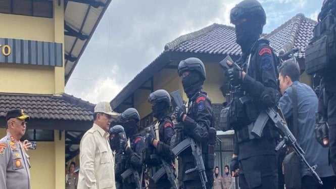 Menhan Prabowo Subianto mengunjungi Sespim Lemdiklat Polri, Lembang.